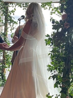 Richard Designs cascading horsehair ribbon edge cathedral veil